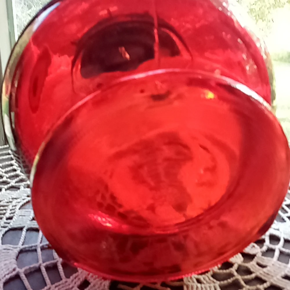 Vintage Lovely old ruby kerosene lamp